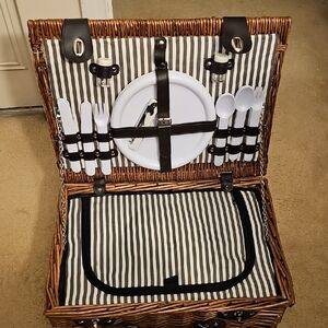 Brown and Black Serveware Set with Elegant Stripes